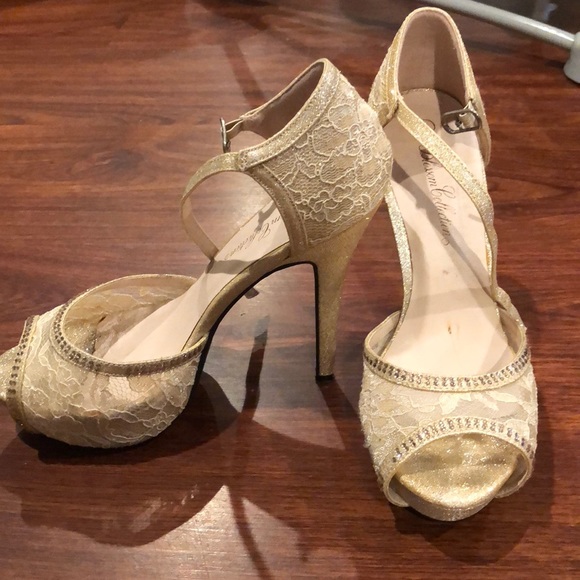 Heels - Picture 2 of 4